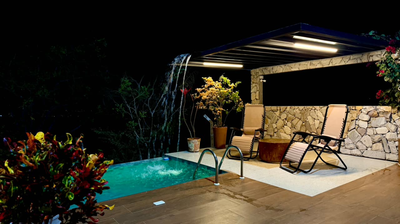 Piscina iluminada